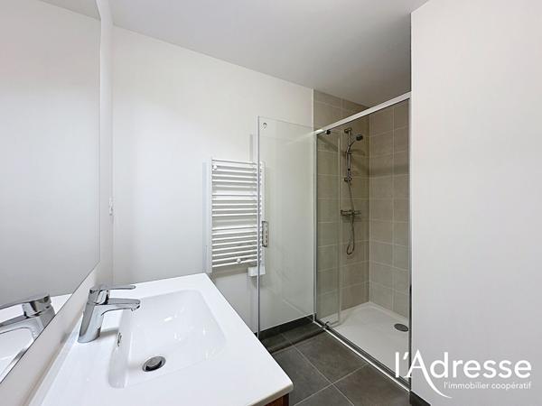 Maison neuve plain-pied, terrain 672 m²