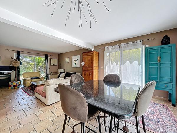 À VENDRE - Secteur Ménardière à St Cyr sur Loire - Maison familiale de 7 pièces sur un terrain de 1045m², PISCINE & SPA