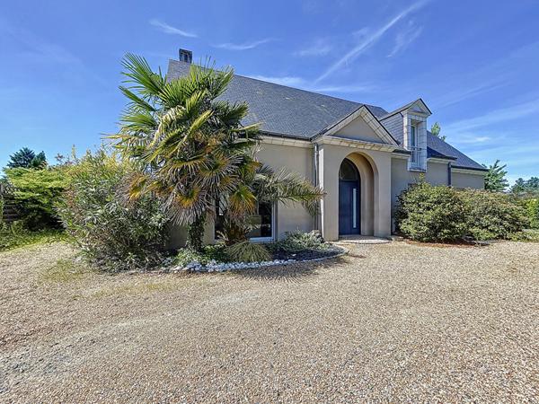 À VENDRE - Secteur Ménardière à St Cyr sur Loire - Maison familiale de 7 pièces sur un terrain de 1045m², PISCINE & SPA