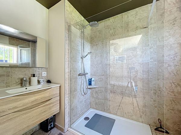 À VENDRE - Secteur Ménardière à St Cyr sur Loire - Maison familiale de 7 pièces sur un terrain de 1045m², PISCINE & SPA