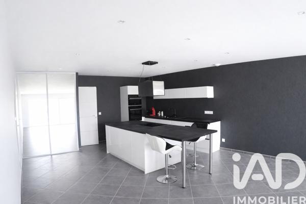 Location maison 4 pièces 104 m² Saint-Laurent-de-Chamousset