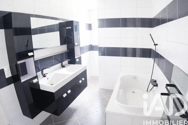 Location maison 4 pièces 104 m² Saint-Laurent-de-Chamousset