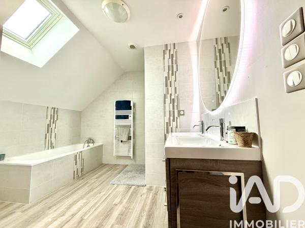 Maison à vendre 6 pièces 143 m² Chabournay