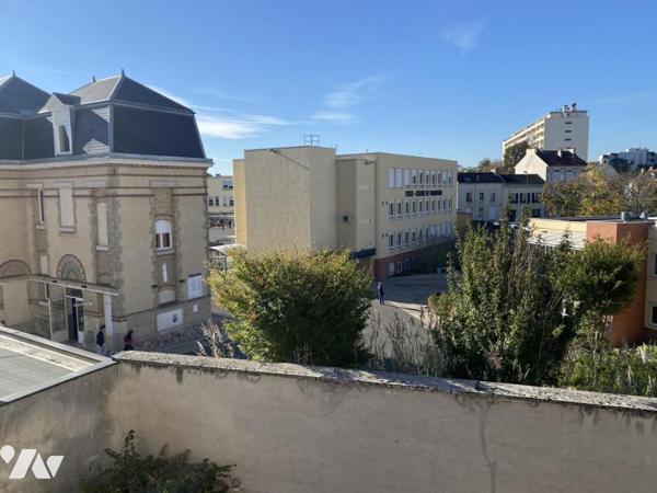 APPARTEMENT DE TYPE 2 / PARKING / COURLANCY