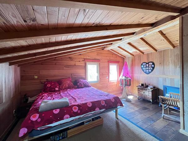 Grande maison familiale de 185m² avec studio indépendant sur plus de 2300m² de terrain !