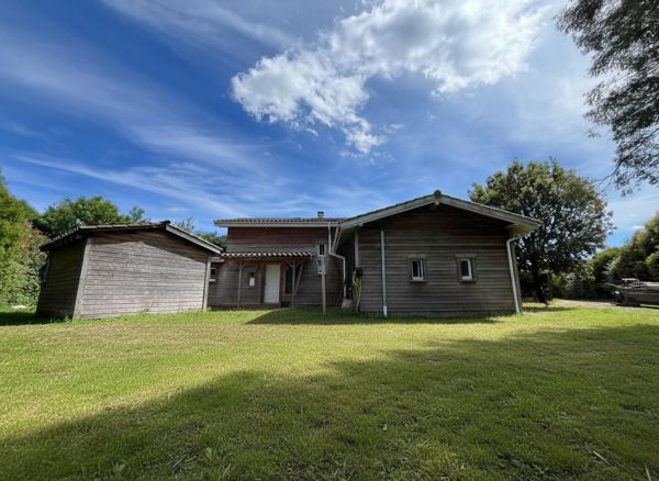 Grande maison familiale de 185m² avec studio indépendant sur plus de 2300m² de terrain !