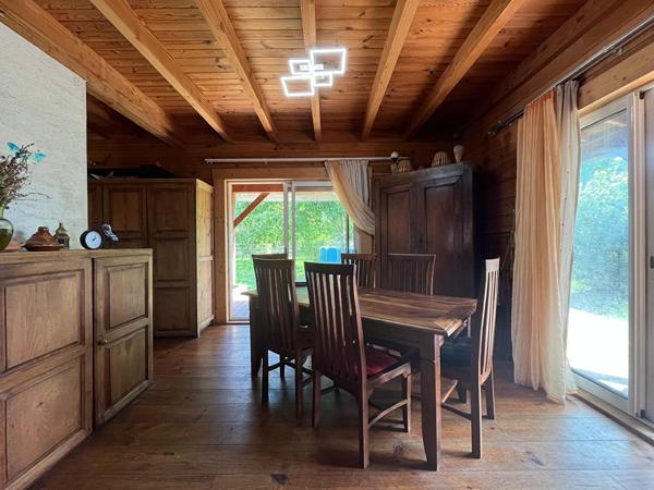 Grande maison familiale de 185m² avec studio indépendant sur plus de 2300m² de terrain !