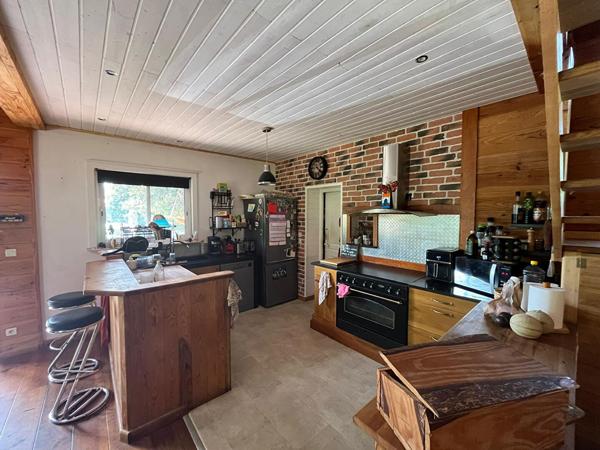 Grande maison familiale de 185m² avec studio indépendant sur plus de 2300m² de terrain !