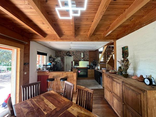 Grande maison familiale de 185m² avec studio indépendant sur plus de 2300m² de terrain !