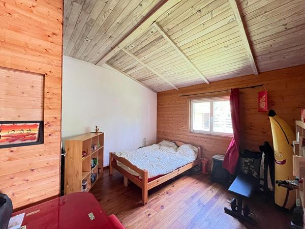 Grande maison familiale de 185m² avec studio indépendant sur plus de 2300m² de terrain !