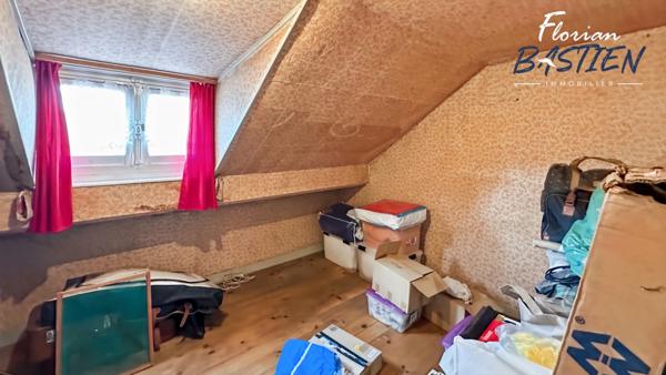 🏡 Maison à rénover – 115 m² avec grand garage et jardin à Petite-Forêt