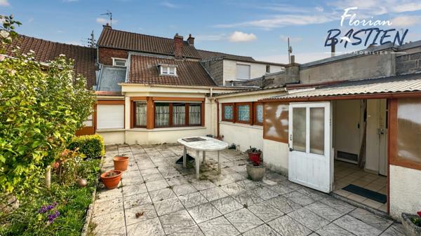 🏡 Maison à rénover – 115 m² avec grand garage et jardin à Petite-Forêt