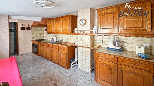 🏡 Maison à rénover – 115 m² avec grand garage et jardin à Petite-Forêt