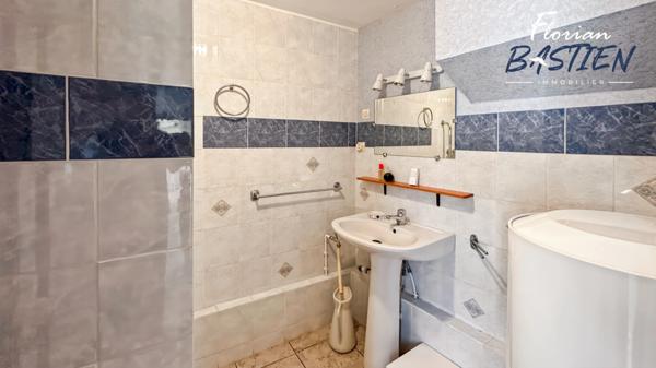 🏡 Maison à rénover – 115 m² avec grand garage et jardin à Petite-Forêt