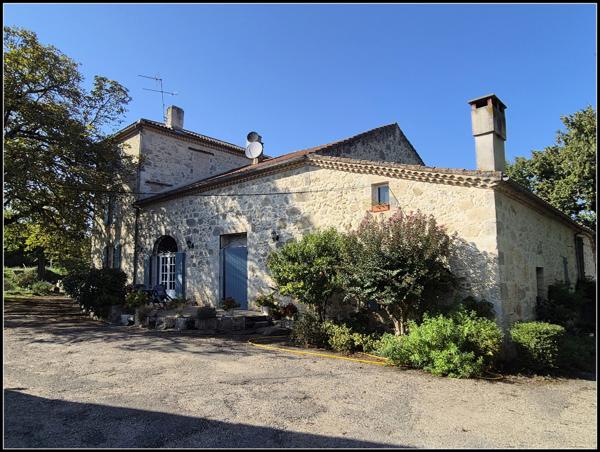 Grande maison familiale ou projet d'accueil-1.6ha. A Moncrabeau (47600)