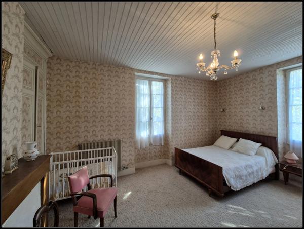 Grande maison familiale ou projet d'accueil-1.6ha. A Moncrabeau (47600)