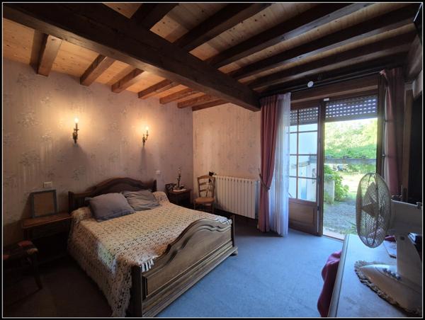 Grande maison familiale ou projet d'accueil-1.6ha. A Moncrabeau (47600)