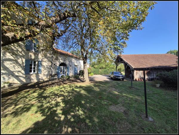 Grande maison familiale ou projet d'accueil-1.6ha. A Moncrabeau (47600)