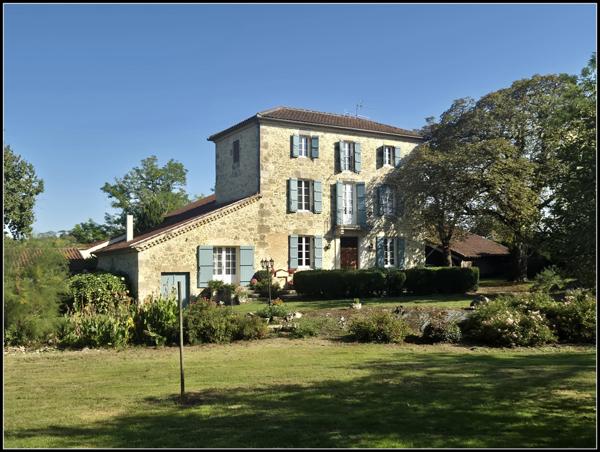Grande maison familiale ou projet d'accueil-1.6ha. A Moncrabeau (47600)