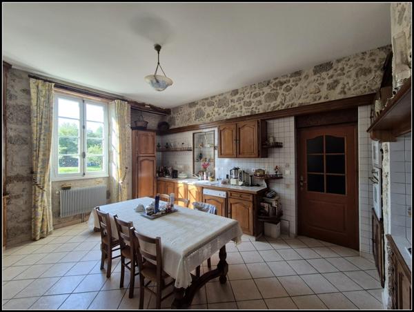 Grande maison familiale ou projet d'accueil-1.6ha. A Moncrabeau (47600)