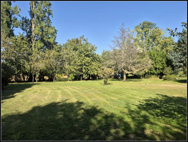 Grande maison familiale ou projet d'accueil-1.6ha. A Moncrabeau (47600)