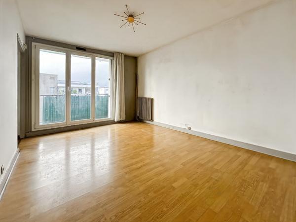 Studio Montreuil de  24,07m² avec  cave, parking et local vélo