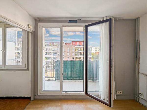 Studio Montreuil de  24,07m² avec  cave, parking et local vélo