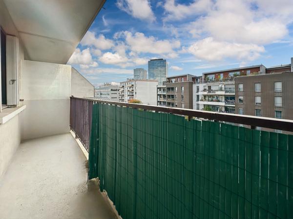Studio Montreuil de  24,07m² avec  cave, parking et local vélo