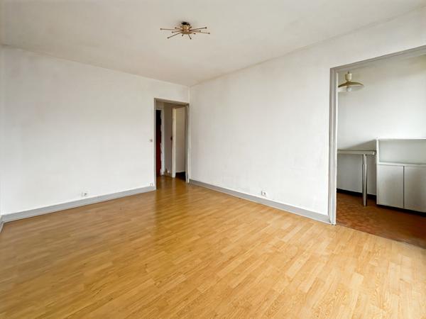 Studio Montreuil de  24,07m² avec  cave, parking et local vélo