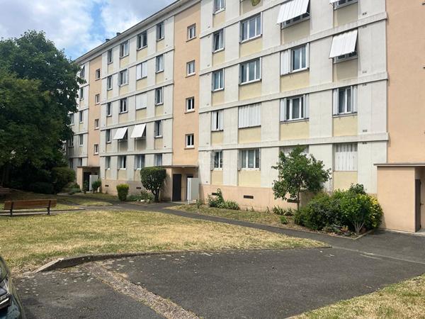 Appartement Nanterre 4 pièce(s) 61 m2 €248 000 ** - Référence 15311