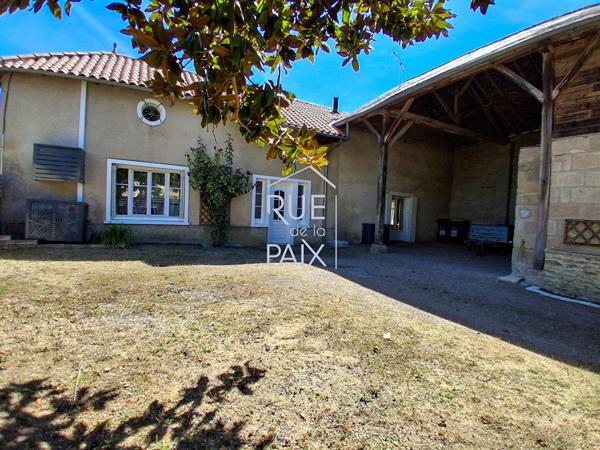86140 LENCLOITRE Maison située dans le bourg de Lencloître