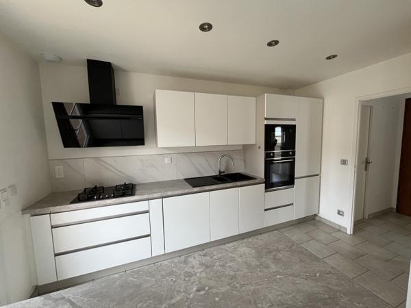 Maison à louer 900 € CC Angoulême 4 p 80 m² DPE C