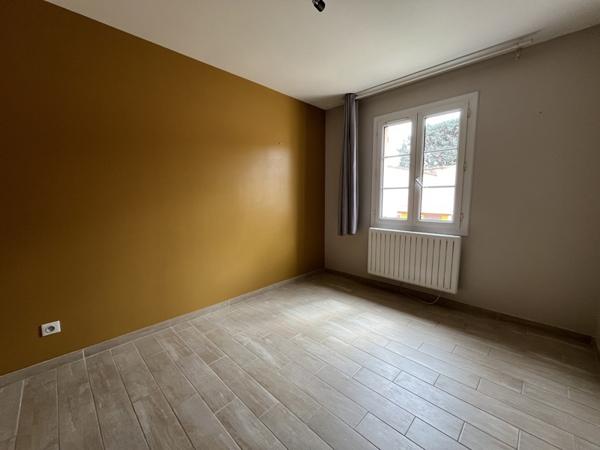 Maison à louer 900 € CC Angoulême 4 p 80 m² DPE C