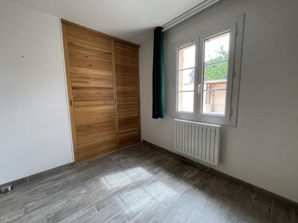 Maison à louer 900 € CC Angoulême 4 p 80 m² DPE C