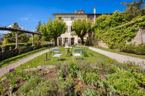 SAINT DIDIER AU MONT D'OR, MAISON-APPARTEMENT, 224 m² Hab., JARDIN CLOS 600 m² environ