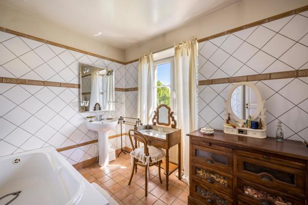 SAINT DIDIER AU MONT D'OR, MAISON-APPARTEMENT, 224 m² Hab., JARDIN CLOS 600 m² environ