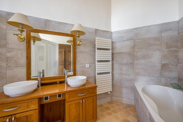 SAINT DIDIER AU MONT D'OR, MAISON-APPARTEMENT, 224 m² Hab., JARDIN CLOS 600 m² environ
