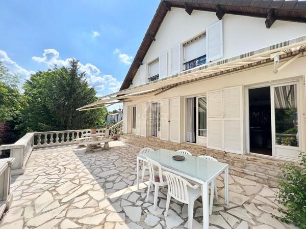 Maison Carrieres Sur Seine 7 pièce(s) 200 m2 €1 140 000 ** - Référence 603