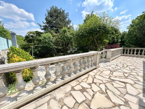 Maison Carrieres Sur Seine 7 pièce(s) 200 m2 €1 140 000 ** - Référence 603