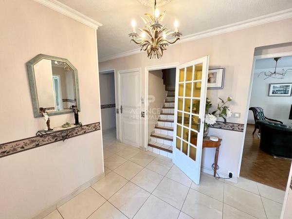 Maison Carrieres Sur Seine 7 pièce(s) 200 m2 €1 140 000 ** - Référence 603