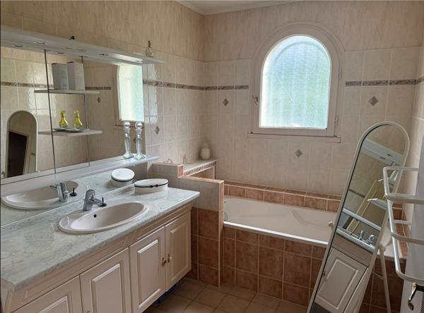 Maison Niort 5 pièces133 m2, Niort 79000
