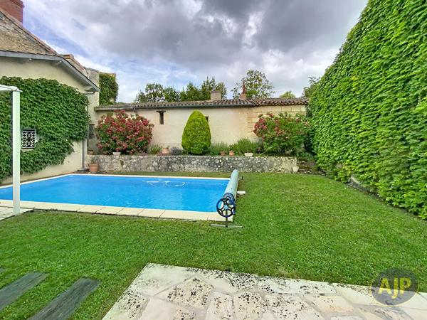 Maison à vendre Blanquefort - 5 pièces, 141m² avec 4 chambre(s) à 569 000€ - AJP Immobilier Le Bouscat
