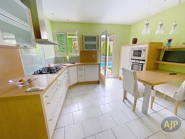 Maison à vendre Blanquefort - 5 pièces, 141m² avec 4 chambre(s) à 569 000€ - AJP Immobilier Le Bouscat
