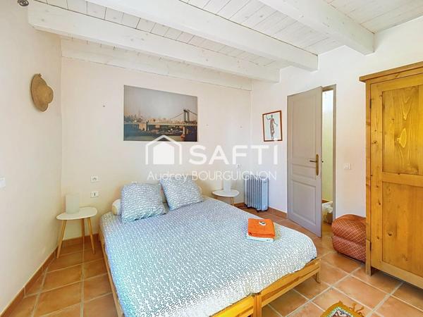 Maison atypique avec jardin en ville