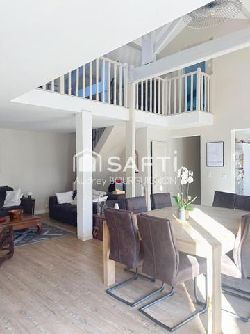 Maison atypique avec jardin en ville