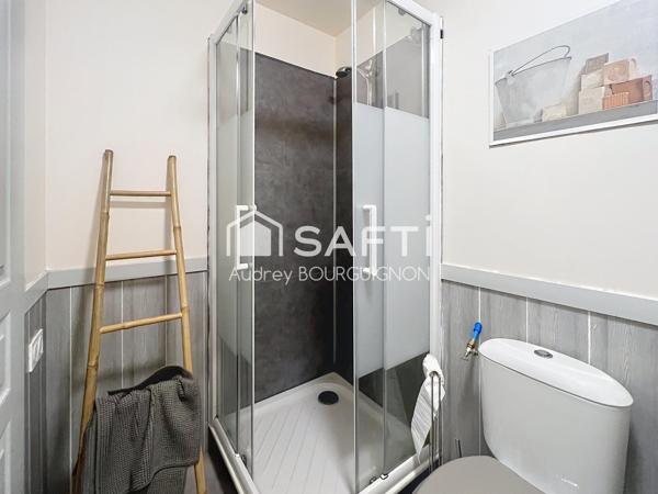 Maison atypique avec jardin en ville