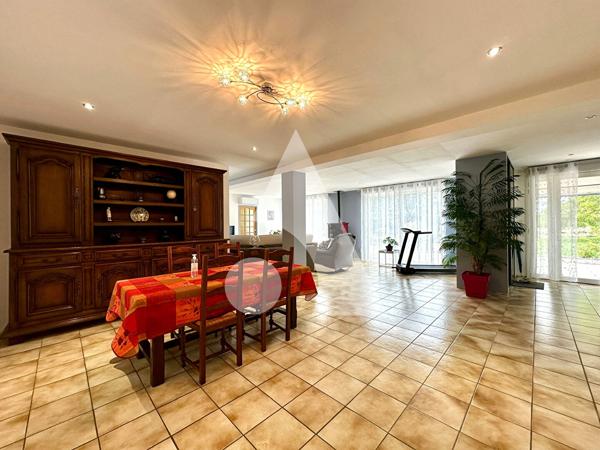 Maison 11 pièces 379 m2