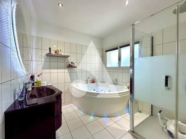 Maison 11 pièces 379 m2