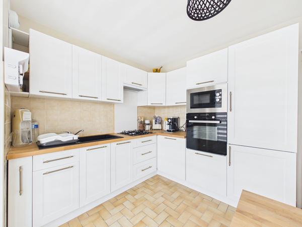 Appartement Valence T2 - 49.5 m2 avec grand balcon et place de parking privative