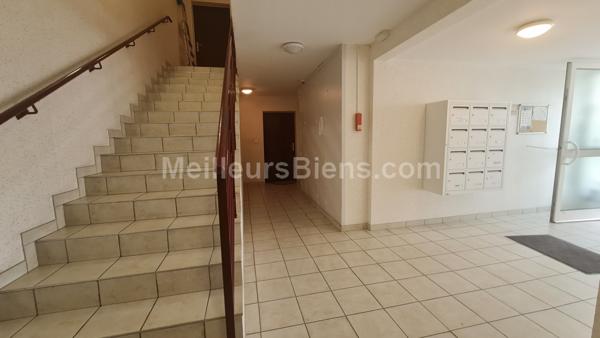 APPARTEMENT AVEC BALCON-TERRASSE ET GARAGE